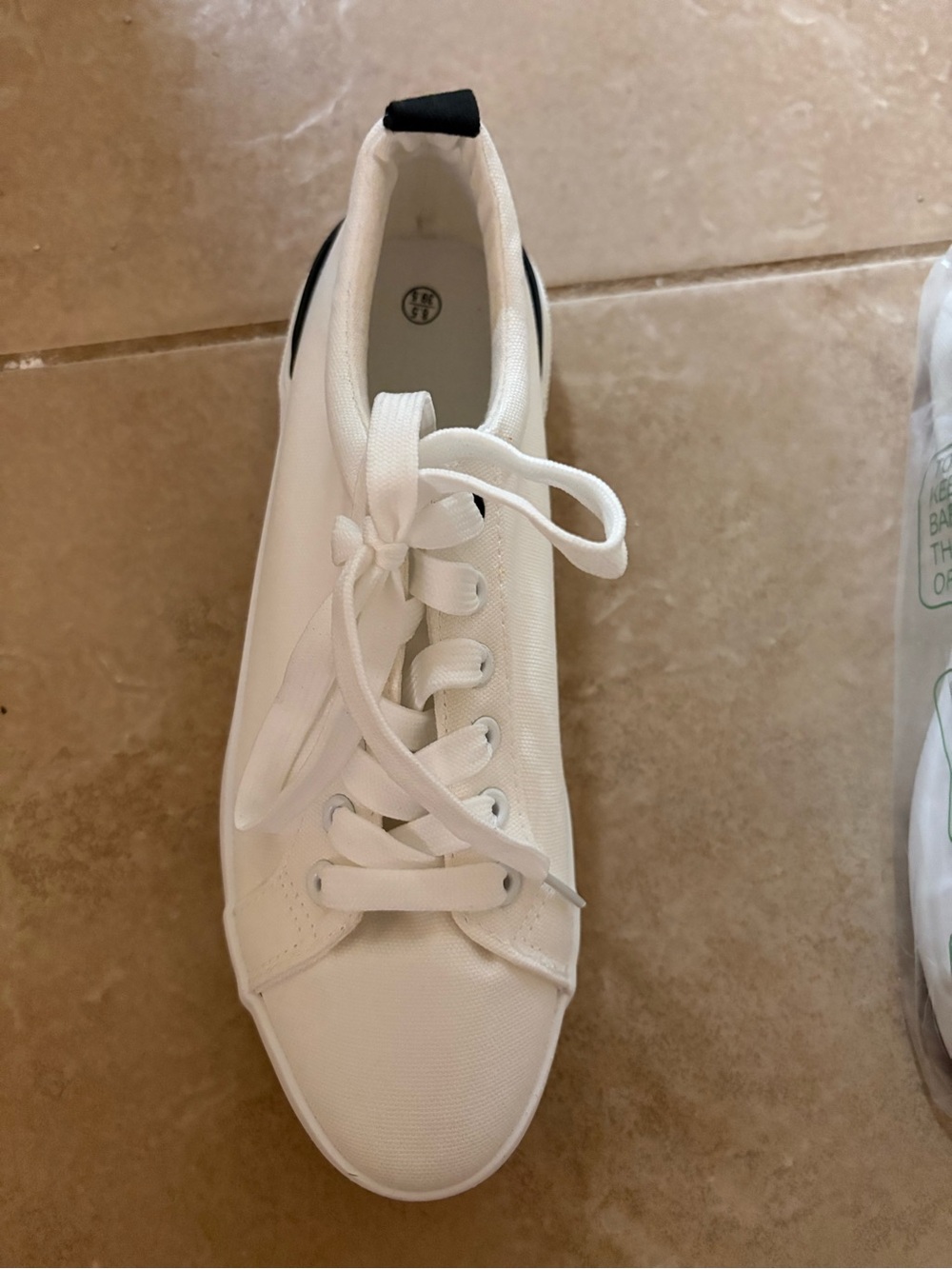 New White Canvas Low Top Sneaker Lace Up Shoes Size 8.5